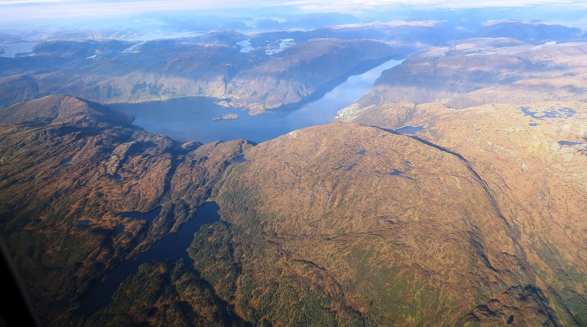 Fjord og fjell ved Vaksdal på Vestlandet, illustrasjonsfoto